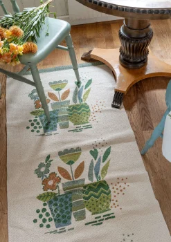 Gudrun Sjödén Bedruckter Läufer „Flower pots“ aus Bio-Baumwolle> Teppiche|Heimtextilien