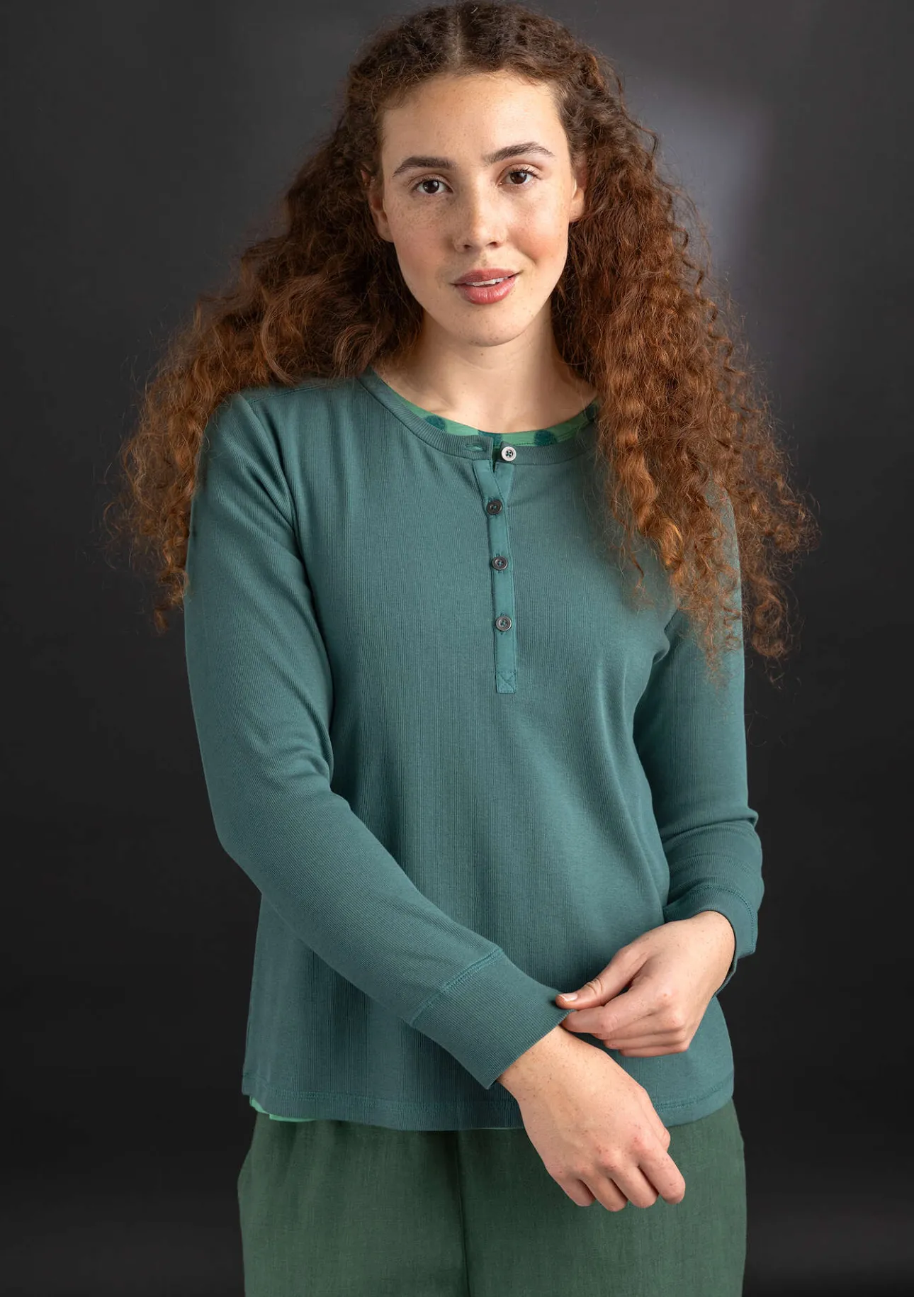 Gudrun Sjödén Knopfleistenshirt aus Bio-Baumwollripp> Pullover & Shirts
