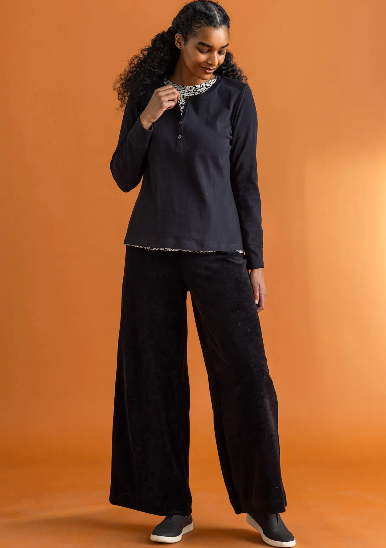 Gudrun Sjödén Knopfleistenshirt aus Bio-Baumwollripp> Pullover & Shirts