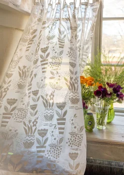 Gudrun Sjödén Kurze Gardine „Flower pots“ aus Bio-Baumwolle><noscript><img width=