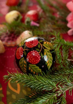 Gudrun Sjödén Weihnachtskugel „Gnistra“ aus Papiermaschee> Dekoration & Accessoires