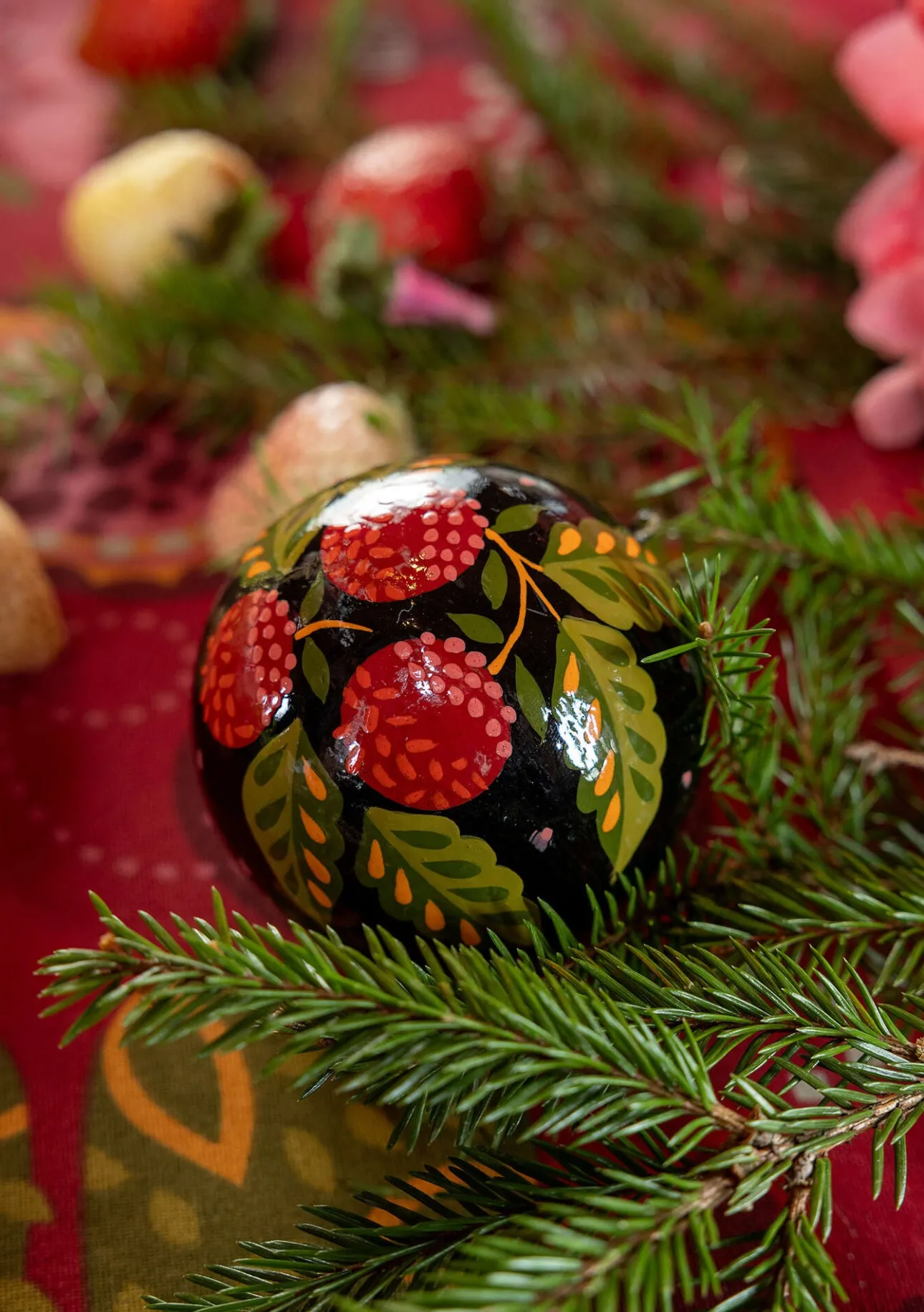 Gudrun Sjödén Weihnachtskugel „Gnistra“ aus Papiermaschee> Dekoration & Accessoires